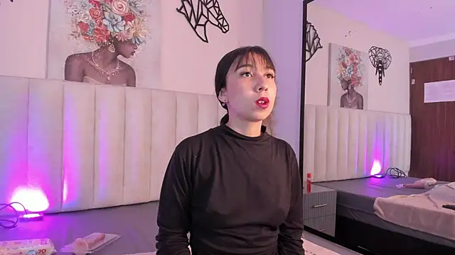 Isabella Crofts online show from 17, 11, 2025