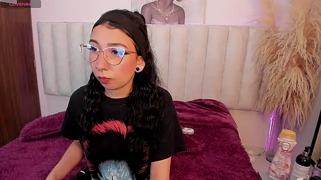 Isabella Crofts online show from 6, 5, 2026