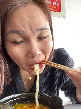 Liliy2x online show from 5, 11, 2025