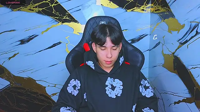 Snapshot of Suarezz10_ chatting on 6, 11, 2025 Suarezz10 online show from 6, 11, 2025