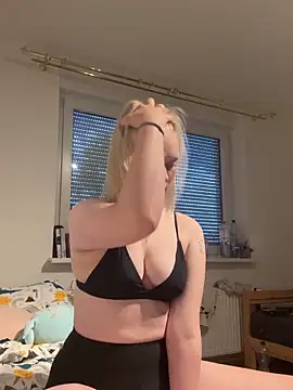 hotgoodgirll online show from 19, 5, 2026