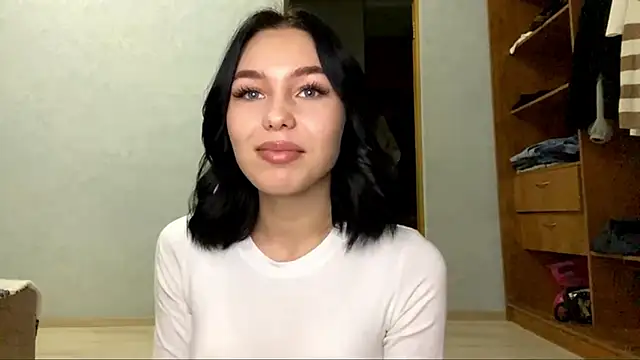 LonnaStehlik online show from 5, 11, 2025