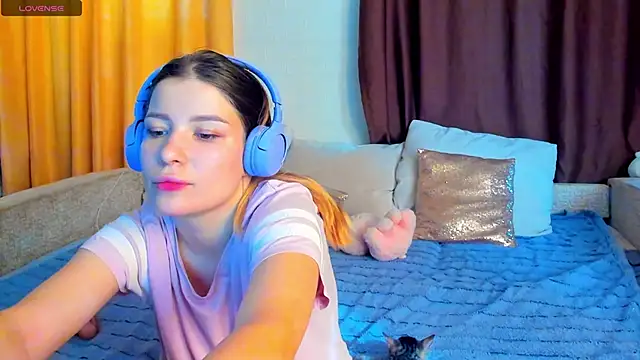 Eva purrr  online show from 25, 11, 2025