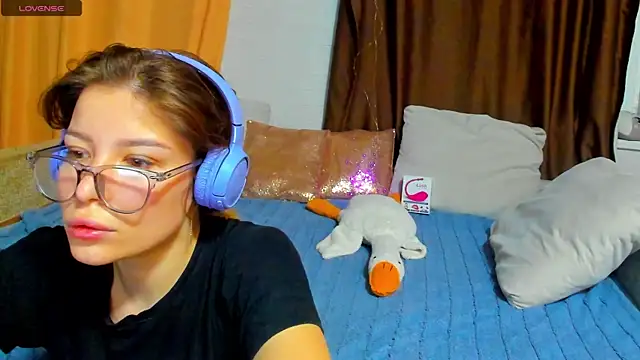 Eva purrr  online show from 18, 11, 2025