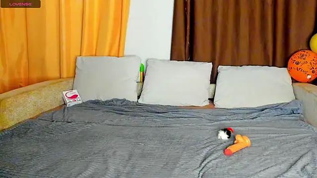 Eva purrr  online show from 11, 11, 2025