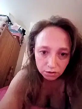 Snapshot of HotMommaCR chatting on 4, 11, 2025 HotMommaCR online show from 4, 11, 2025