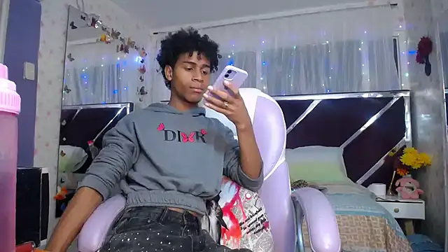 Santy bigcock 01 online show from 28, 3, 2026