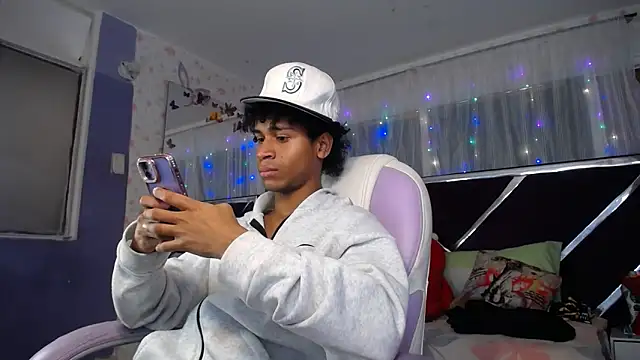Snapshot of Santy_bigcock_01 chatting on 1, 6, 2026 Santy bigcock 01 online show from 1, 6, 2026