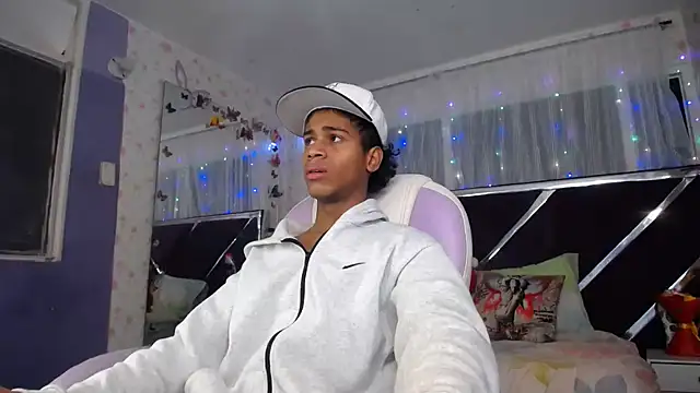 Snapshot of Santy_bigcock_01 chatting on 3, 6, 2026 Santy bigcock 01 online show from 3, 6, 2026