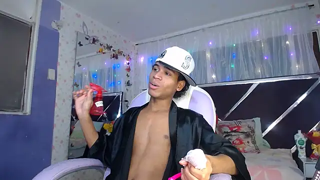 Snapshot of Santy_bigcock_01 chatting on 25, 5, 2026 Santy bigcock 01 online show from 25, 5, 2026