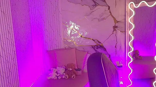 PEACHY TAY online show from 21, 4, 2026