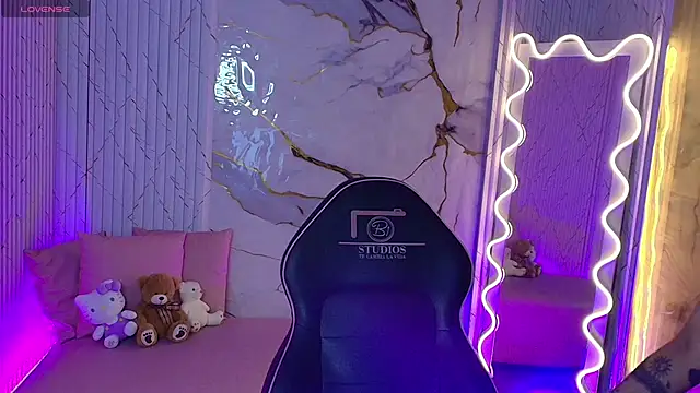 PEACHY TAY online show from 22, 3, 2026