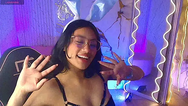 PEACHY TAY online show from 14, 4, 2026