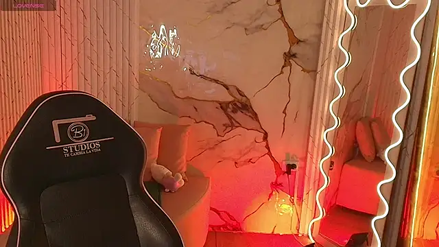 PEACHY TAY online show from 7, 4, 2026