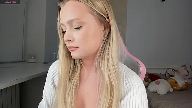 Snapshot of elly_aryxd chatting on 8, 11, 2025 elly aryxd online show from 8, 11, 2025