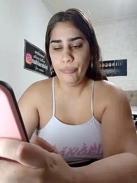 nahiarabiel33 online show from 15, 4, 2026