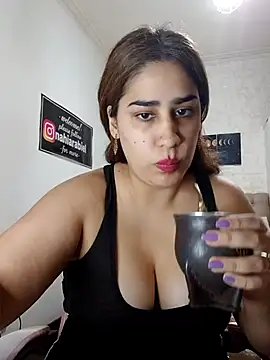 nahiarabiel33 online show from 18, 4, 2026