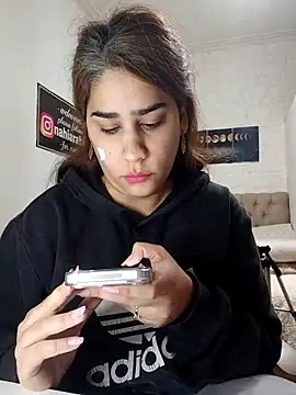 nahiarabiel33 online show from 14, 5, 2026