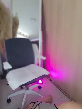 annie  20 online show from 9, 4, 2026