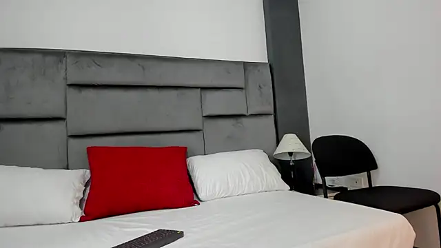 CatleyaSmith online show from 13, 1, 2026