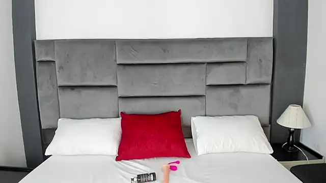 CatleyaSmith online show from 19, 12, 2025