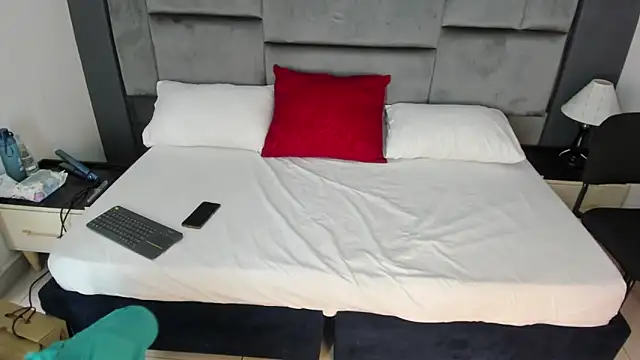 CatleyaSmith online show from 20, 12, 2025