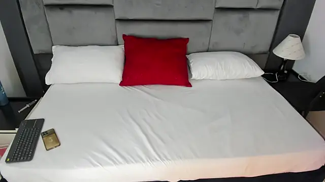 CatleyaSmith online show from 22, 12, 2025