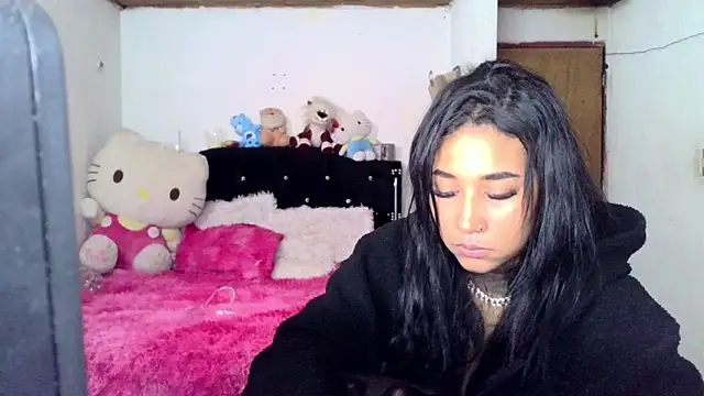 lyam ebony  online show from 15, 4, 2026
