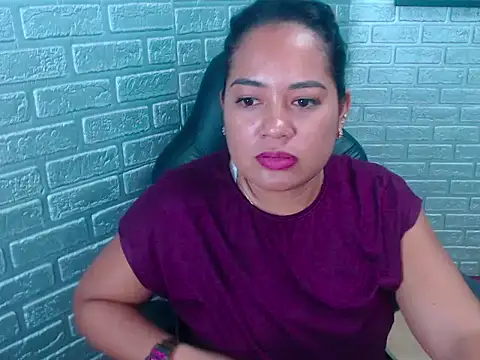 Bella Summers  online show from 5, 11, 2025