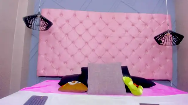 Mia Horney online show from 2, 12, 2025