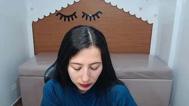 scarlett percy t online show from 5, 12, 2025