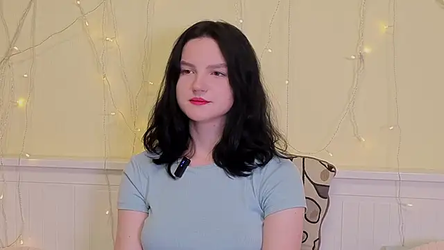 LatinaHuguenin online show from 15, 11, 2025