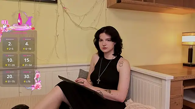 LatinaHuguenin online show from 27, 11, 2025