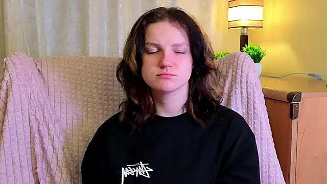 LatinaHuguenin online show from 10, 4, 2026