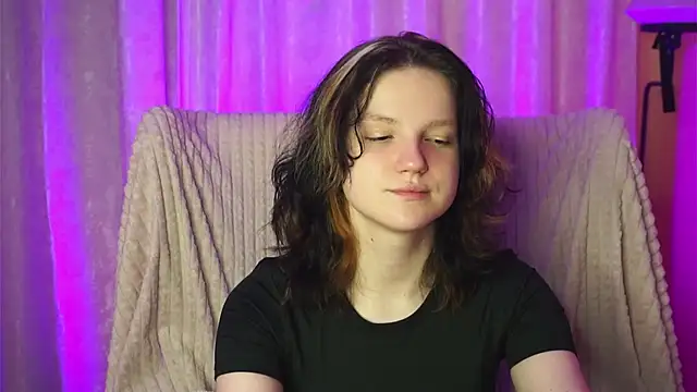 LatinaHuguenin online show from 19, 3, 2026