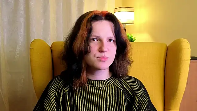 LatinaHuguenin online show from 12, 4, 2026