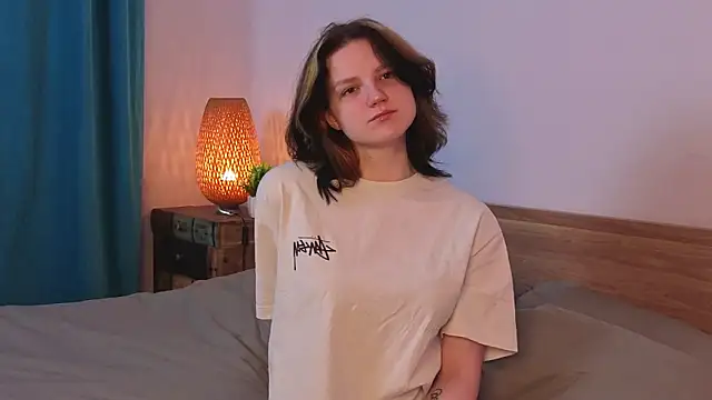 LatinaHuguenin online show from 5, 4, 2026