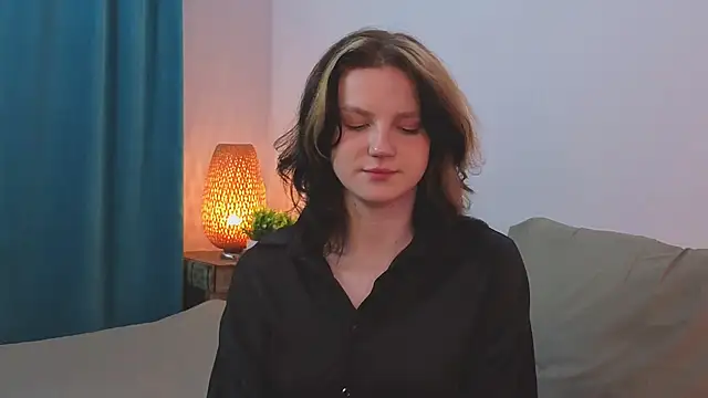 LatinaHuguenin online show from 2, 4, 2026