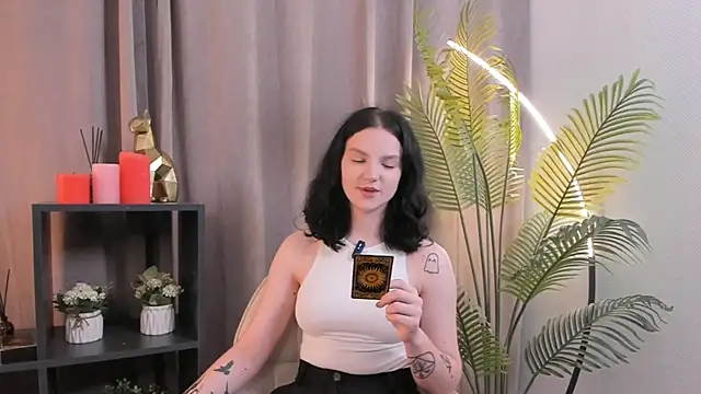 LatinaHuguenin online show from 8, 11, 2025