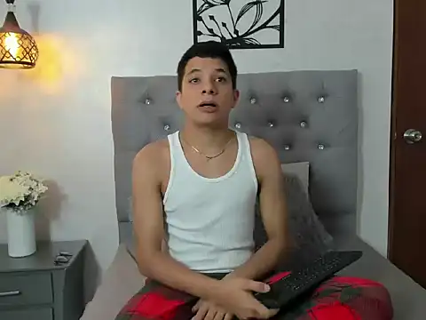 Snapshot of LucaDave_1 chatting on 6, 11, 2025 LucaDave 1 online show from 6, 11, 2025