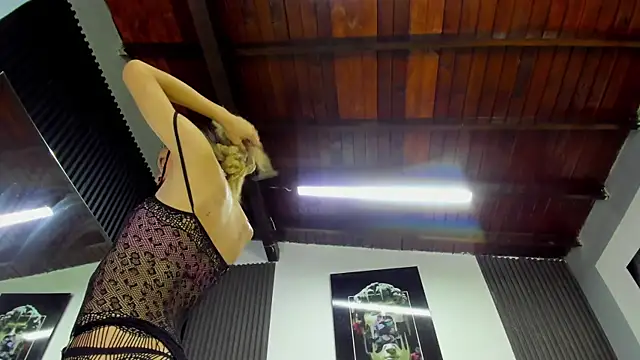 Caitlyn-Joness  online show from 6, 4, 2026