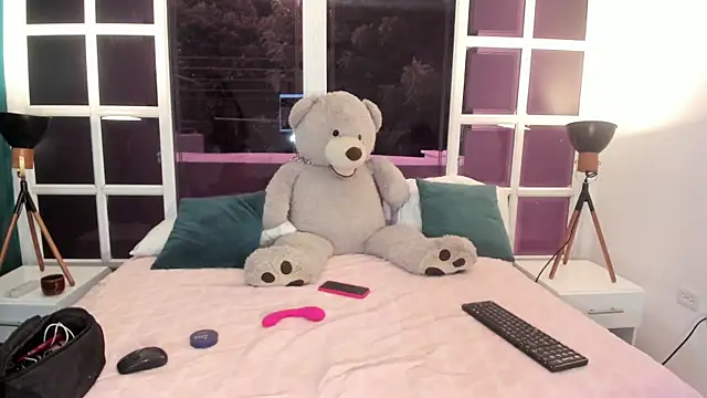 Snapshot of camilaass_ chatting on 11, 11, 2025 camilaass online show from 11, 11, 2025