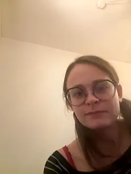 YoungNoraa online show from 5, 11, 2025