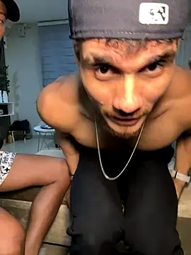 Snapshot of Tonny_2-2cm chatting on 6, 11, 2025 Tonny 2-2cm online show from 6, 11, 2025