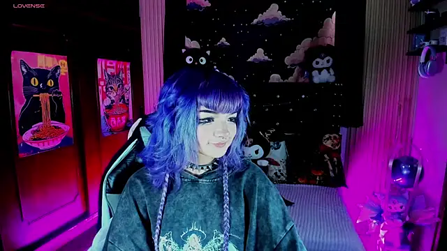 Snapshot of ravencollen chatting on 19, 5, 2026 ravencollen online show from 19, 5, 2026