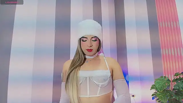 Snapshot of camii_raux chatting on 8, 11, 2025 camii raux online show from 8, 11, 2025