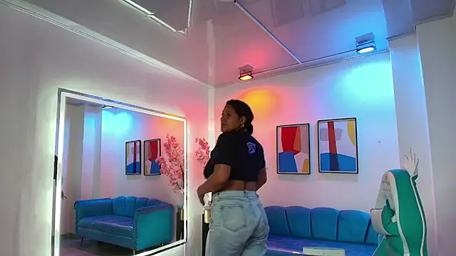 Snapshot of Alondra_gomexxx chatting on 6, 11, 2025 Alondra gomexxx online show from 6, 11, 2025