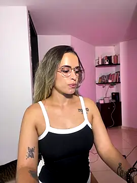 Snapshot of Zhara_110 chatting on 8, 11, 2025 Zhara 110 online show from 8, 11, 2025