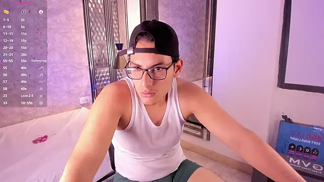 Snapshot of TheoHart_ chatting on 6, 11, 2025 TheoHart online show from 6, 11, 2025