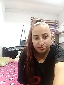 KariLove18 online show from 2, 12, 2025